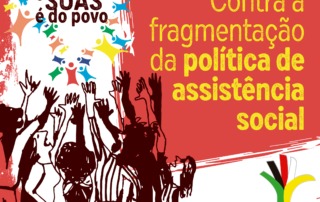 Card com fundo vermelho traz a frase 'O SUAS é do povo', com ilustrações de diversas pessoas com as mãos pra cima e o tema da nota do CFESS: contra a fragmentação da política de assistência social.